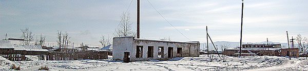 Бывшая котельная, превращенная в помойку.