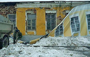 Жертв и разрушений нет. Только обои отклеились... Жертв и разрушений нет. Только обои отклеились...