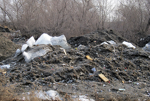 Ховалыг, 2013 год: «...Усиленной уборке, в первую очередь, подлежат наиболее загрязненные территории Кызыла, особенно набережная Енисея и окраины города...»