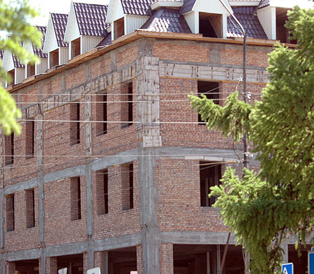 гостиница братьям Кара-оолам, что находится на пересечении улиц Интернациональной и Щетинкина-Кравченко