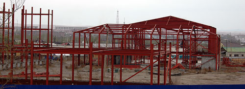 На стройке военкомата конь не валялся...