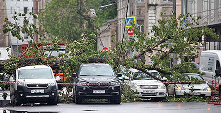 «Что дороже: дворец в Плесе или метеоспутник?»