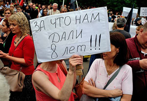 К пенсионерам подошли из-за угла