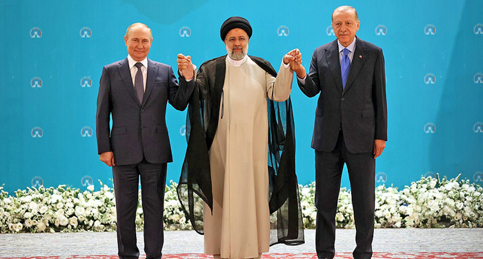 Россия пытается вырваться из кольца врагов