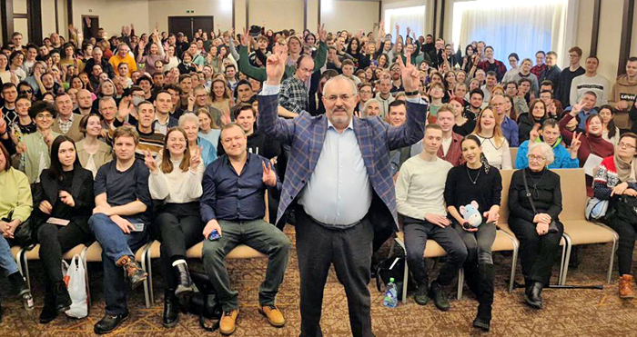 Даже предвыборный марафон с заранее известным результатом может удивить