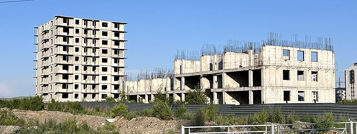 Зачем связываться с авантюристом Пережегиным, оставившим республике построенные им аварийные неприспособленные к эксплуатации объекты? Зачем Ховалыг наступает на грабли, подставленные ему Кара-оолом?