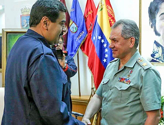 2015 год. Мадуро со слезами благодарности и умиления вручает г-ну Шойгу орден «за заслуги в области обеспечения национальной безопасности»